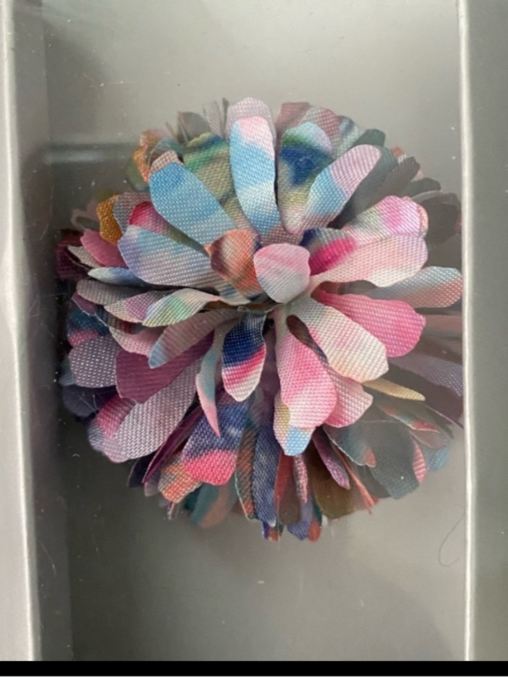 Linea Uomo lapel pin